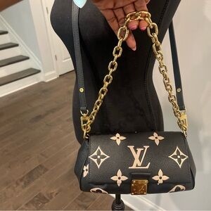 Louis Vuitton Favorite MM giant monogram in bi color, black and cream.